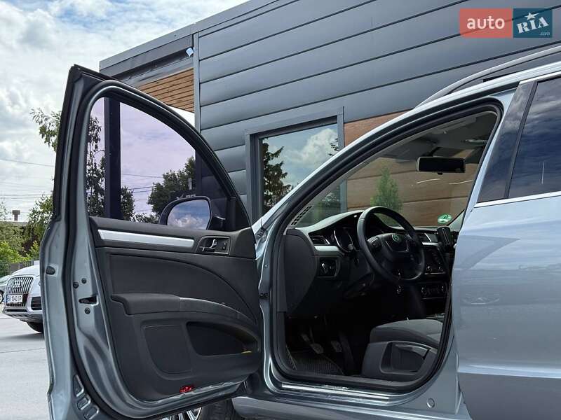 Универсал Skoda Superb 2011 в Ровно