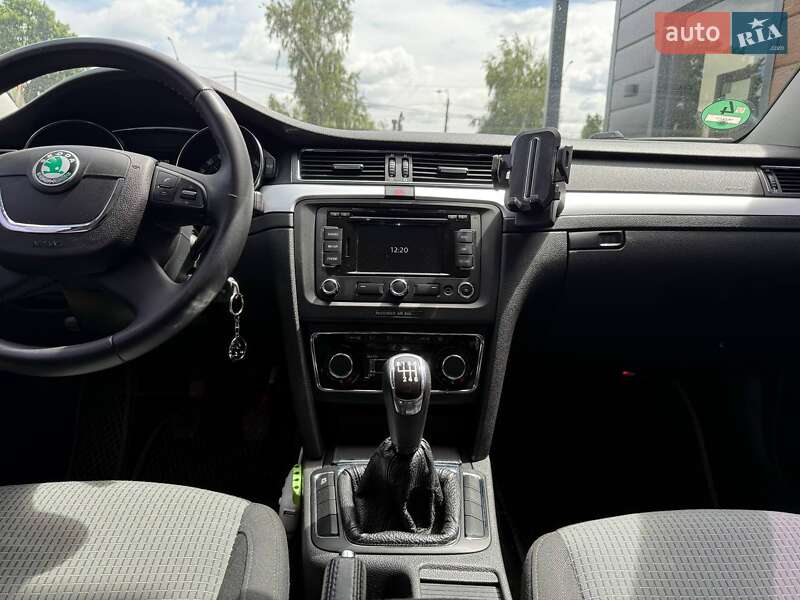Универсал Skoda Superb 2011 в Ровно