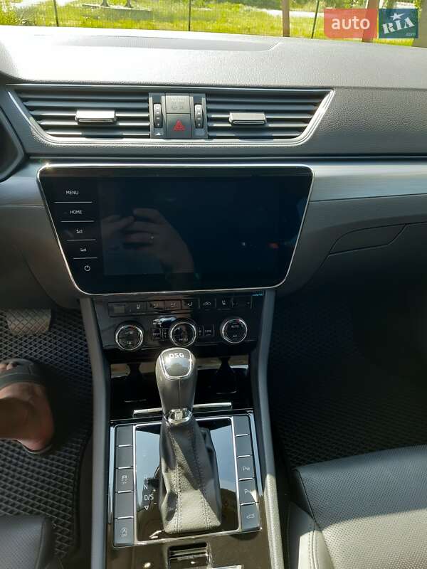 Универсал Skoda Superb 2019 в Ужгороде
