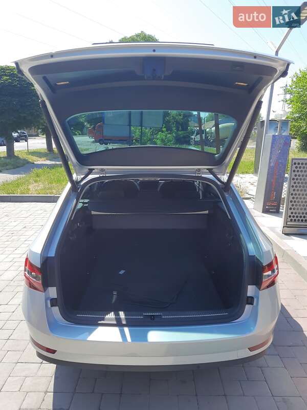 Универсал Skoda Superb 2019 в Ужгороде