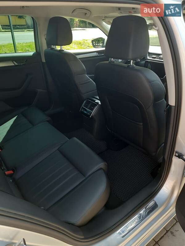 Универсал Skoda Superb 2019 в Ужгороде