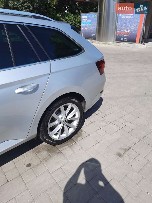 Универсал Skoda Superb 2019 в Ужгороде