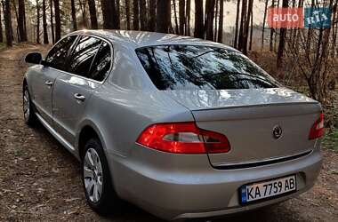 Лифтбек Skoda Superb 2013 в 