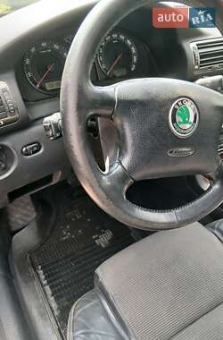 Лифтбек Skoda Superb 2004 в 