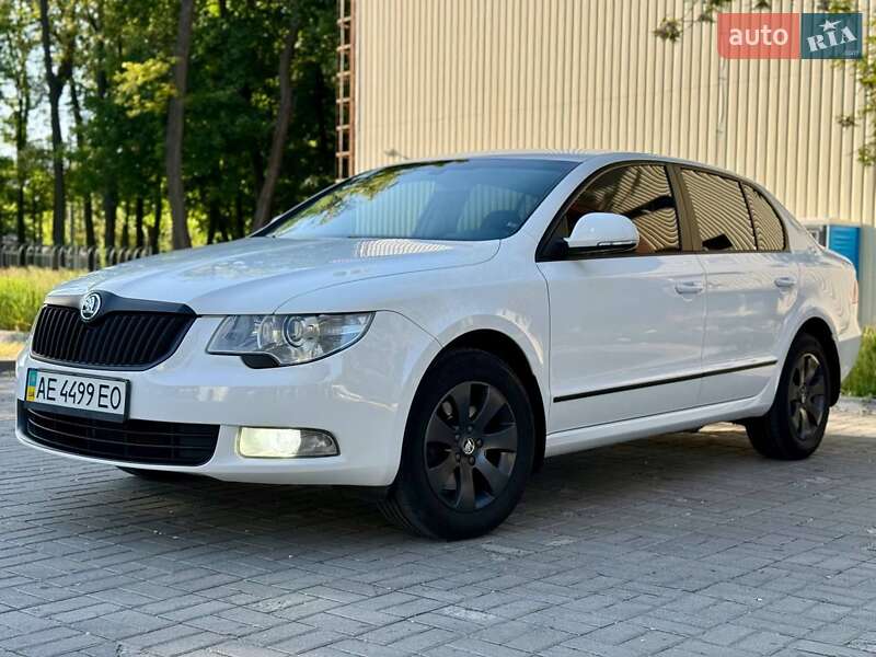 Лифтбек Skoda Superb 2013 в Днепре