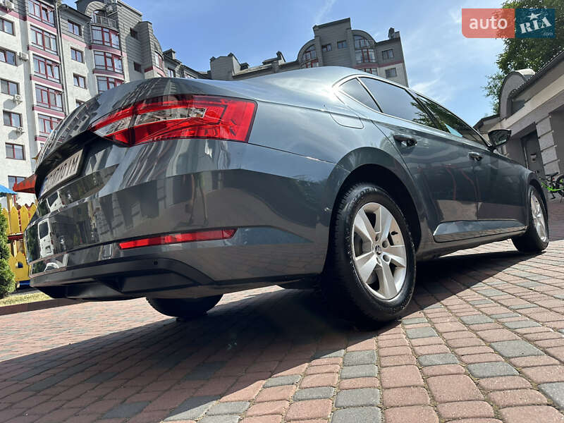 Ліфтбек Skoda Superb 2015 в Івано-Франківську