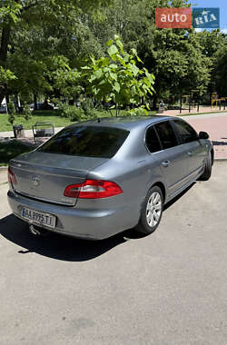 Лифтбек Skoda Superb 2012 в 