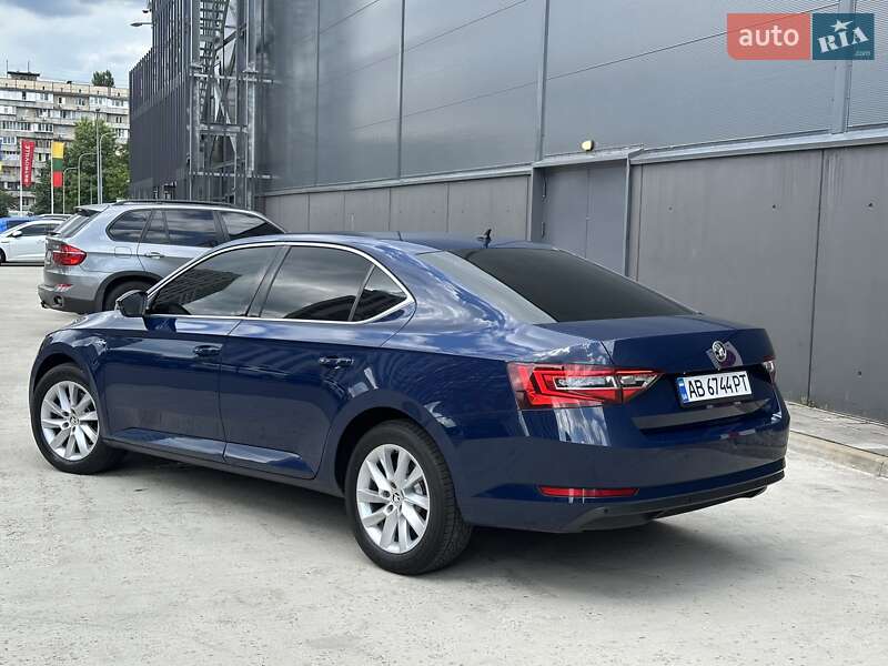 Лифтбек Skoda Superb 2016 в Киеве