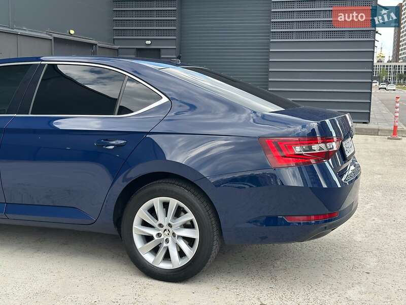 Лифтбек Skoda Superb 2016 в Киеве