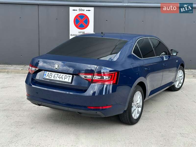Лифтбек Skoda Superb 2016 в Киеве
