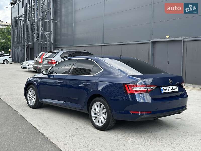 Лифтбек Skoda Superb 2016 в Киеве