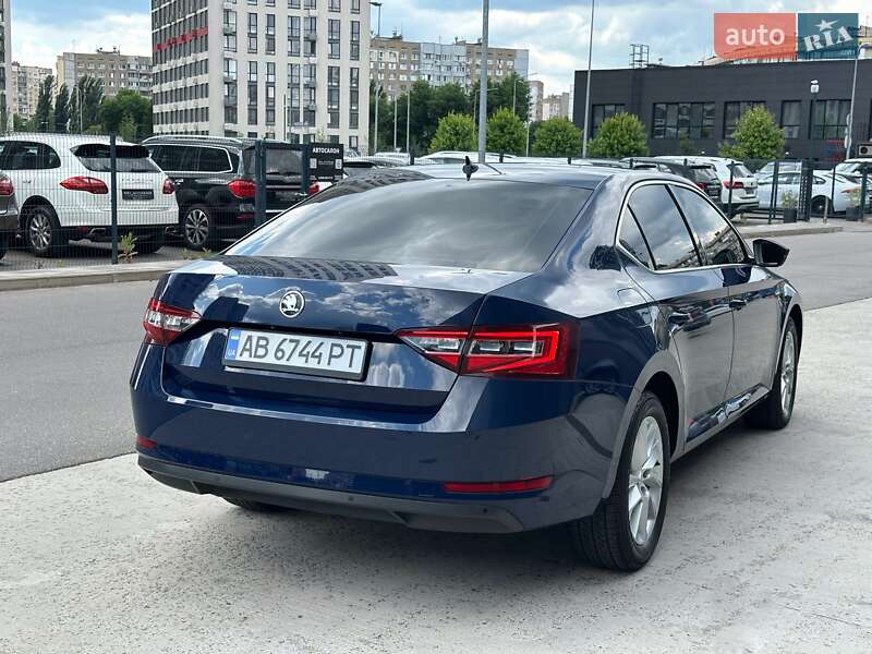 Лифтбек Skoda Superb 2016 в Киеве