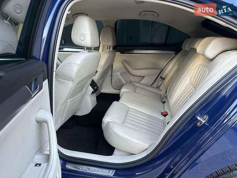 Лифтбек Skoda Superb 2016 в Киеве