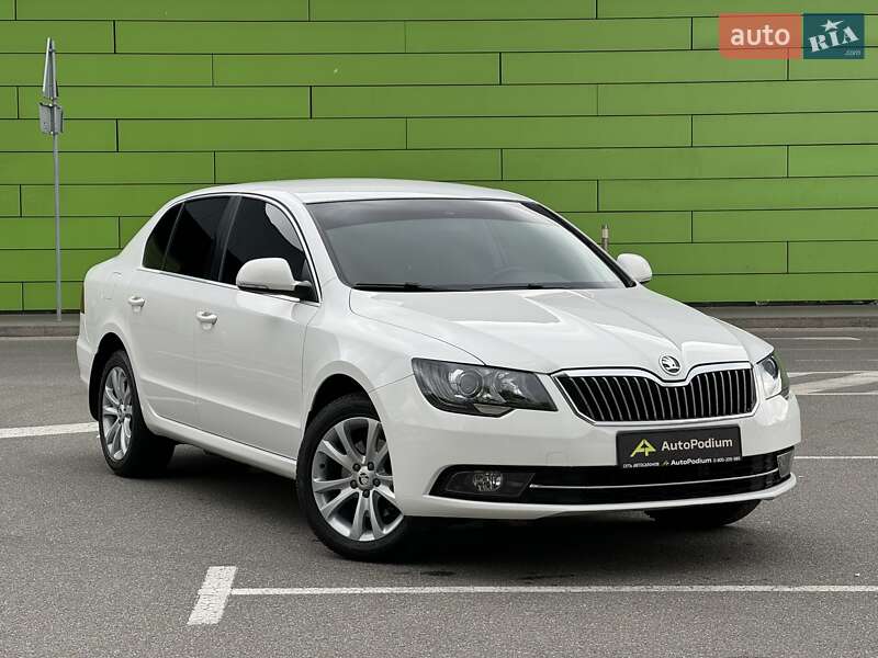 Лифтбек Skoda Superb 2013 в 