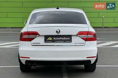 Лифтбек Skoda Superb 2013 в 