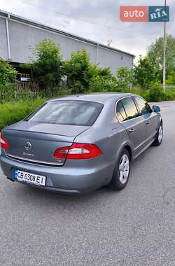 Лифтбек Skoda Superb 2012 в 