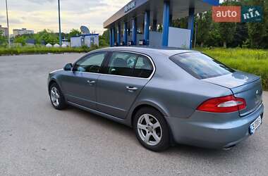 Лифтбек Skoda Superb 2012 в 