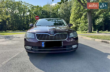 Лифтбек Skoda Superb 2014 в 