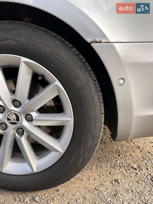 Универсал Skoda Superb 2013 в Черновцах