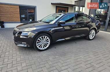 Лифтбек Skoda Superb 2016 в 