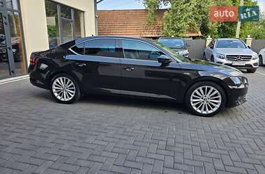 Лифтбек Skoda Superb 2016 в 