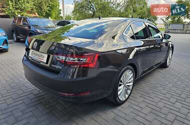 Лифтбек Skoda Superb 2016 в 