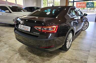 Лифтбек Skoda Superb 2016 в 
