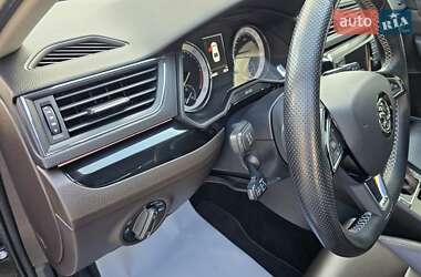 Лифтбек Skoda Superb 2016 в 