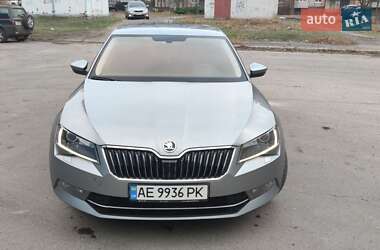 Лифтбек Skoda Superb 2015 в 