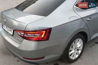 Лифтбек Skoda Superb 2015 в 