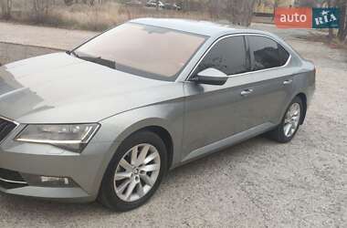 Лифтбек Skoda Superb 2015 в 