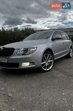 Універсал Skoda Superb 2010 в Вишгороді