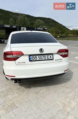 Лифтбек Skoda Superb 2014 в 