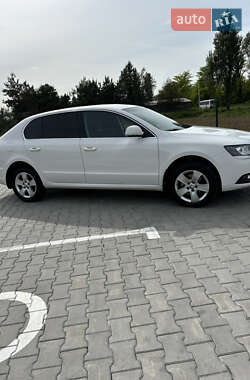 Лифтбек Skoda Superb 2014 в 
