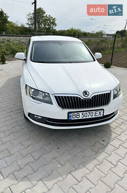 Лифтбек Skoda Superb 2014 в 