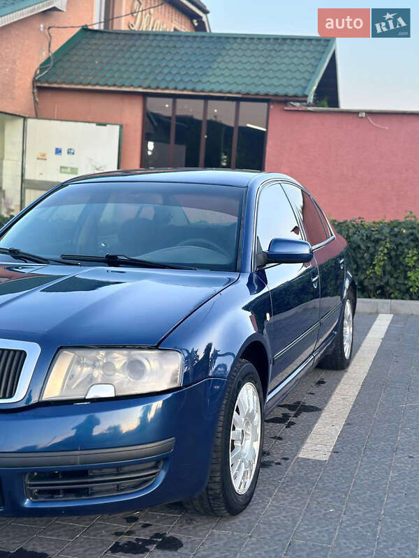 Лифтбек Skoda Superb 2004 в Ужгороде
