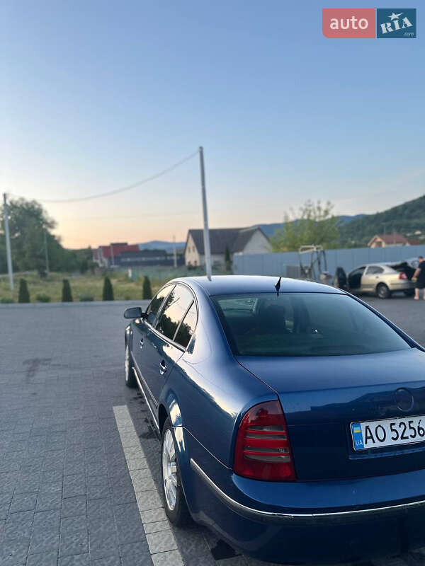 Лифтбек Skoda Superb 2004 в Ужгороде