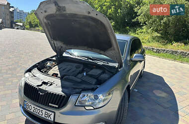 Лифтбек Skoda Superb 2012 в 