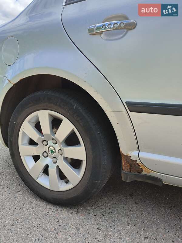 Лифтбек Skoda Superb 2002 в Полтаве