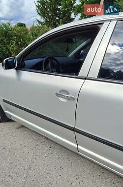 Лифтбек Skoda Superb 2002 в 