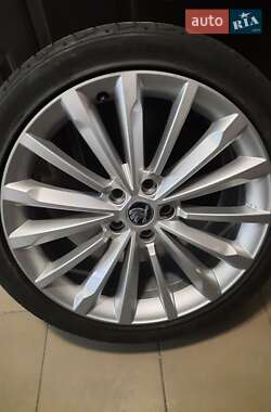 Универсал Skoda Superb 2016 в 