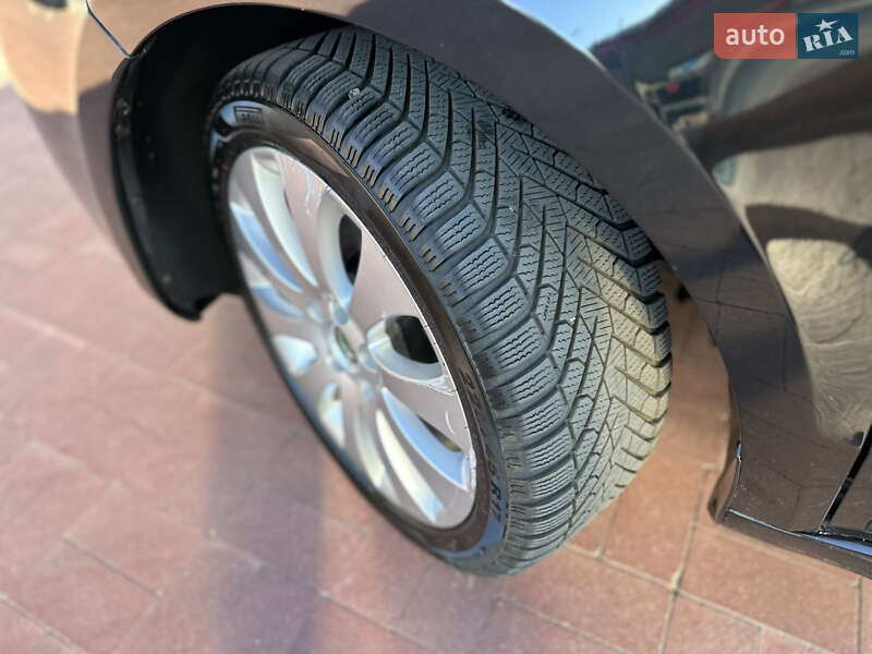 Универсал Skoda Superb 2012 в Ровно