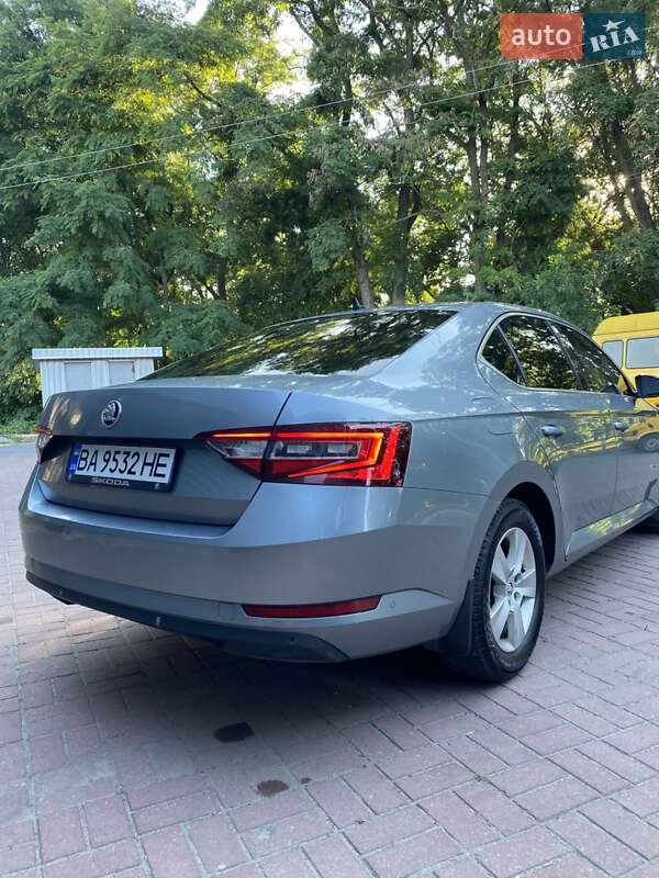 Лифтбек Skoda Superb 2015 в Кропивницком
