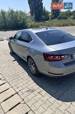 Лифтбек Skoda Superb 2016 в 