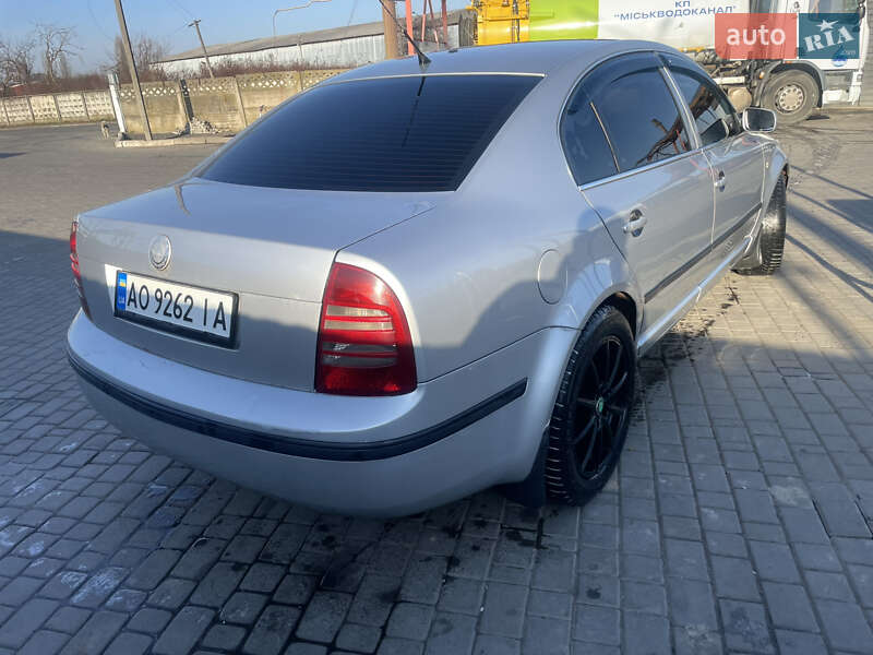 Лифтбек Skoda Superb 2006 в Мукачево