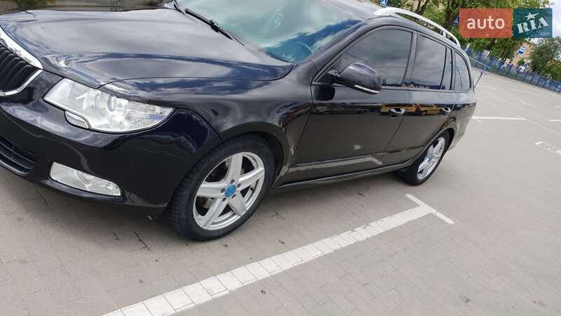 Универсал Skoda Superb 2011 в Долине