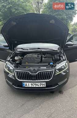 Лифтбек Skoda Superb 2015 в 