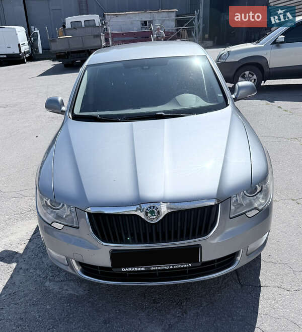 Лифтбек Skoda Superb 2011 в Днепре