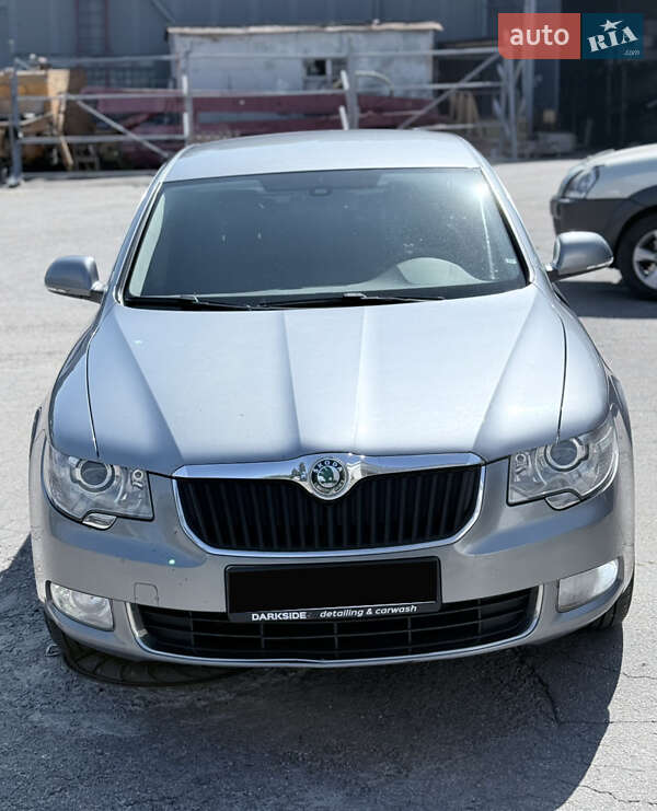 Лифтбек Skoda Superb 2011 в Днепре