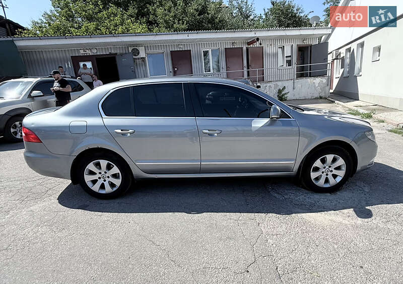 Лифтбек Skoda Superb 2011 в Днепре